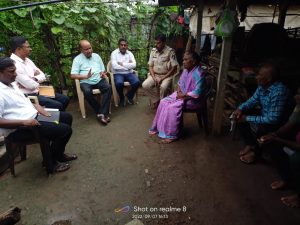 Read more about the article वरुड जहागीर येथे आज किशोर तिवारी यांची आत्महत्याग्रस्त कुटुंबीयांना सांत्वन  भेट