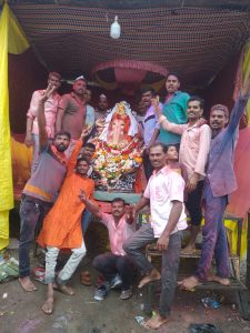 Read more about the article गणपती बाप्पा..मोरया “! पुढच्या वर्षी… लवकर या ! च्या घोषनेत सरसम बु येथील गावाकऱ्यांनी गणरायांना नवयुवक गणेश मंडळ दिला शांततेत अखेर निरोप…..