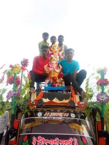 Read more about the article गणपती बाप्पा..मोरया “! पुढच्या वर्षी… लवकर या ! च्या घोषनेत सरसम बु येथील गावाकऱ्यांनी गणरायांना नवयुवक गणेश मंडळ दिला शांततेत अखेर निरोप…..