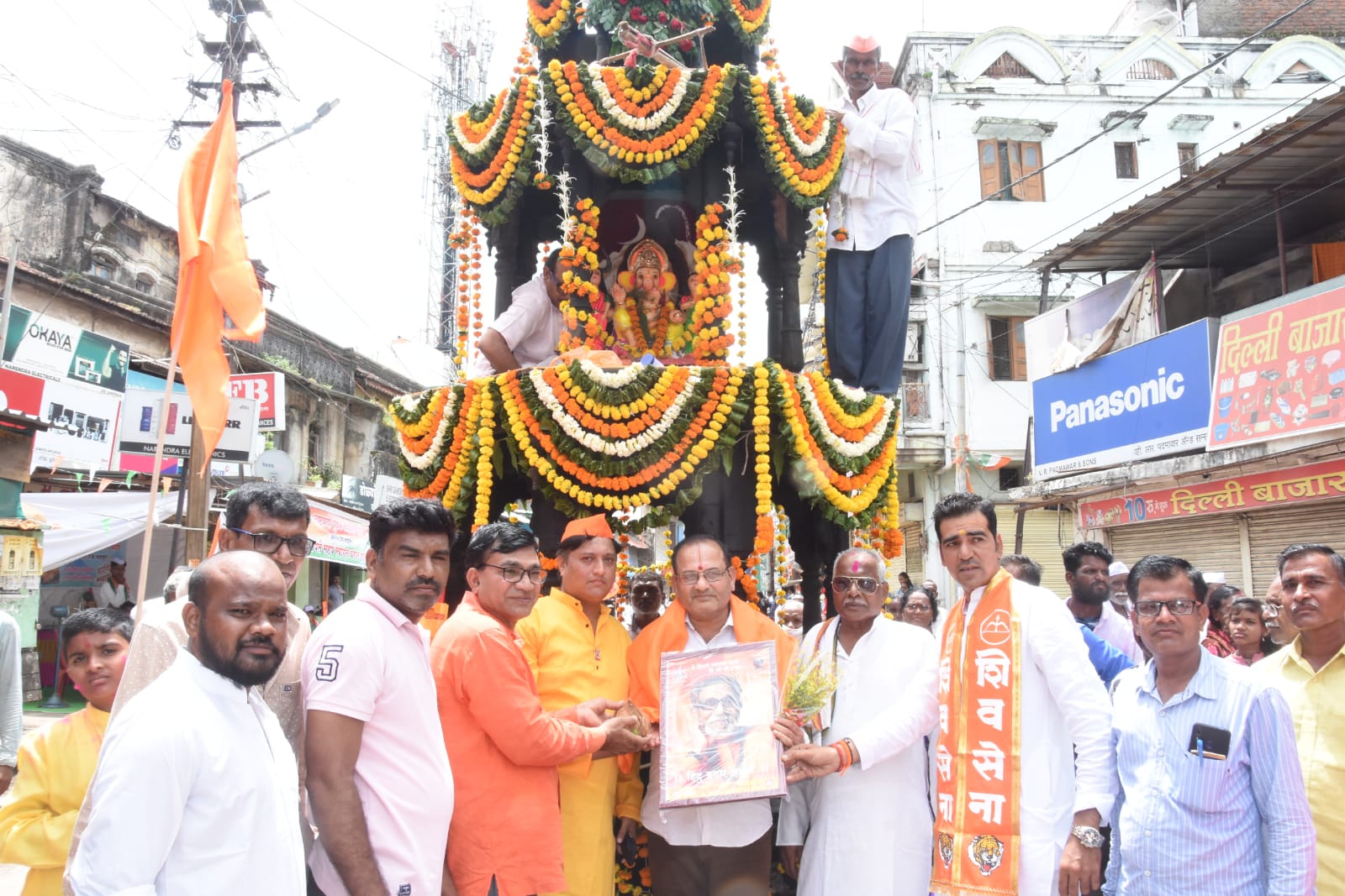 Read more about the article शिवसेना वरोरा तर्फे गणेश उस्तव निमित्त सामाजिक उपक्रम राबविण्यात आले