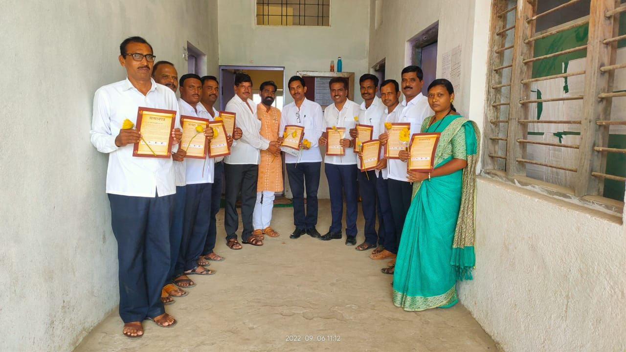 Read more about the article हिमायतनगर येथील MS-CIT सेंटर कडून शिक्षकांचा सन्मान ….