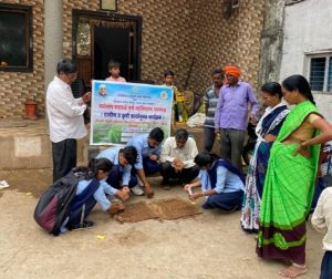 Read more about the article विद्यार्थ्यांनी दिली शेतकऱ्यांना उगवण क्षमतेची माहीती