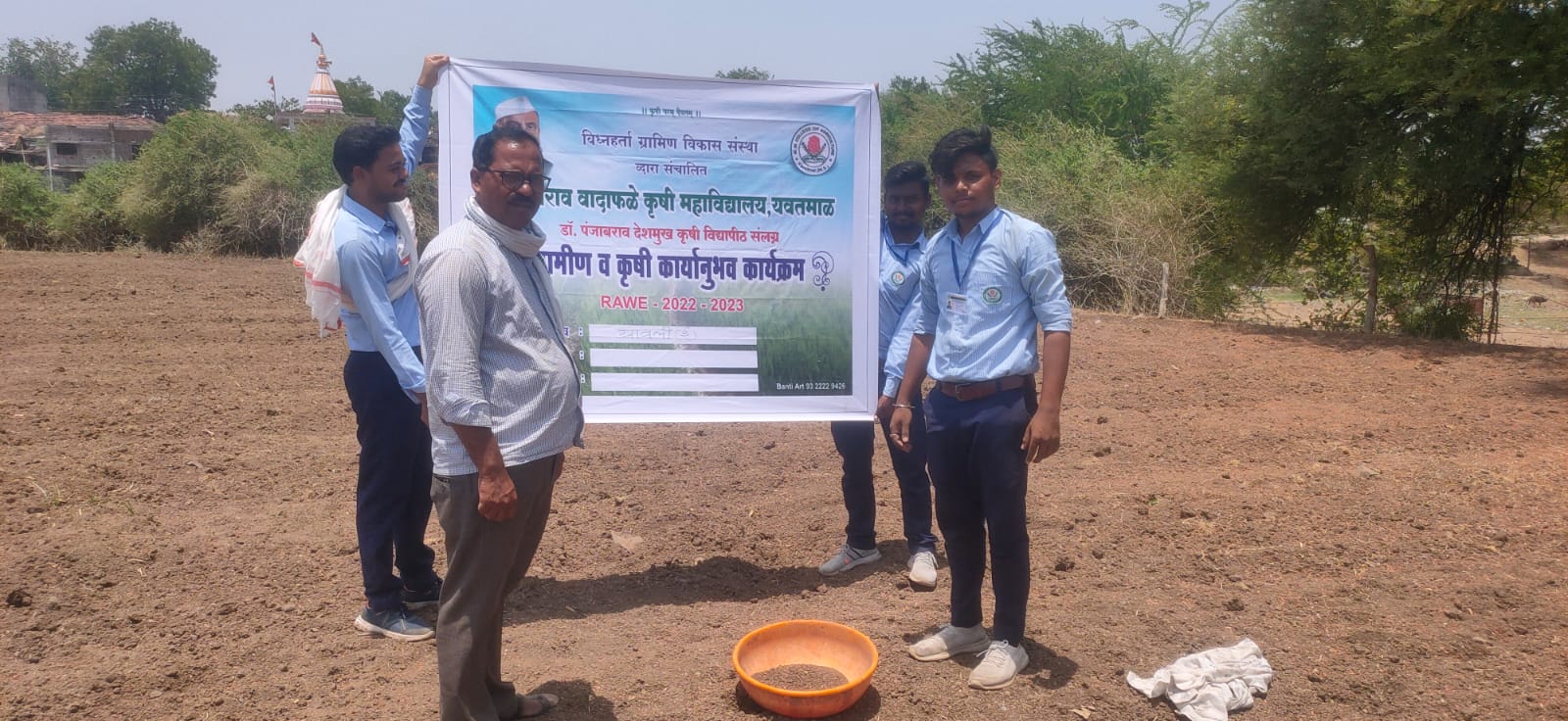 Read more about the article शेतकऱ्यांना माती परिक्षणाविषयी मार्गदर्शन