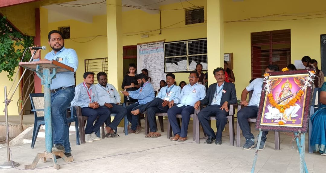 Read more about the article न्यू इंग्लिश हायस्कूल मध्ये हिंदी दिना निमित्त विविध उपक्रम