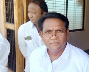 Read more about the article मौजे सारखणी येथील ग्राम सेवक वाडेकर यांच्या बदली चा विषय का थंडावला? येणाऱ्या ग्राम पंचायत निवडनुकीत नविन उमेदवार उभे करून नागरिक देणार प्रतिउत्तर?