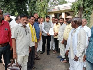 Read more about the article तालुक्यातील विविध समस्या मार्गी लावा वंचित बहुजन आघाडी चे जिल्हाधिकारी यांना निवेदन