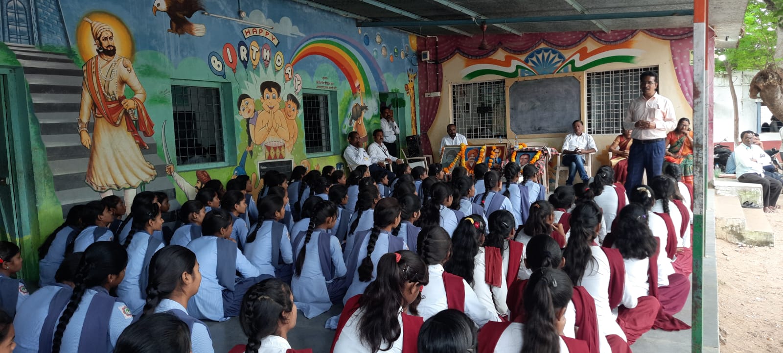 Read more about the article राष्ट्रानेता ते राष्ट्रपिता सेवा पंधरवाडा निमित्य विद्यार्थाना मार्गदर्शन,सहाय्यक आयुक्त समाज कल्याण भाऊराव चव्हाण यांची प्रमुख उपस्थिती