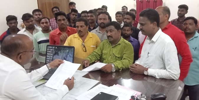 Read more about the article गृह, आरोग्य यासह विविध विभागातील भरती प्रक्रिया सुरू करण्याची मागणी,संभाजी ब्रिगेडचे जिल्हाध्यक्ष अजय धोबे यांच्या नेतृत्वात परिक्षार्थ्यांच्या वतिने मुख्यमंत्र्यांना निवेदन