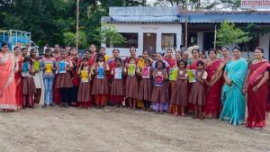 Read more about the article कारंजा येथे नवरात्रीनिमित्त शैक्षणिक वस्तूंचे वाटप,सहेली महीला मंचाचा उपक्रम.