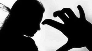 Read more about the article संगणक शिक्षकाकडून विद्यार्थिनीचा विनयभंग ,नागरिकांनी दिला चोप ,पोलीस कोठडीत रवानगी