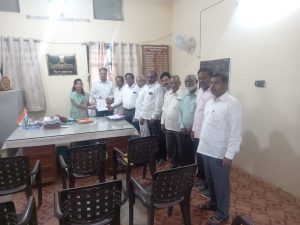 Read more about the article शिक्षक शिक्षकेत्तर कर्मचाऱ्यांचे दिवाळीपूर्वी पगार करण्यासाठी विमाशीच्या पदाधिकाऱ्यांनी दिले निवेदन.