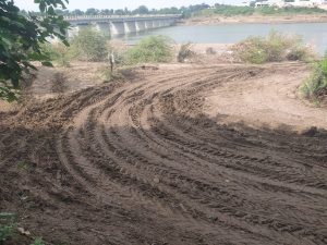 Read more about the article रेती तस्करांनी लुटले घाटातील सोने ,अवैध रेती तस्करीला कोणाचे पाठबळ