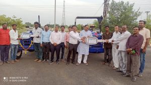 Read more about the article कृषि यांत्रिकीकरण उपअभियान योजने अंतर्गत, ट्रॅक्टर व आदिवासी परसबाग अंतर्गत भाजीपाला मिनी किटचे वाटप