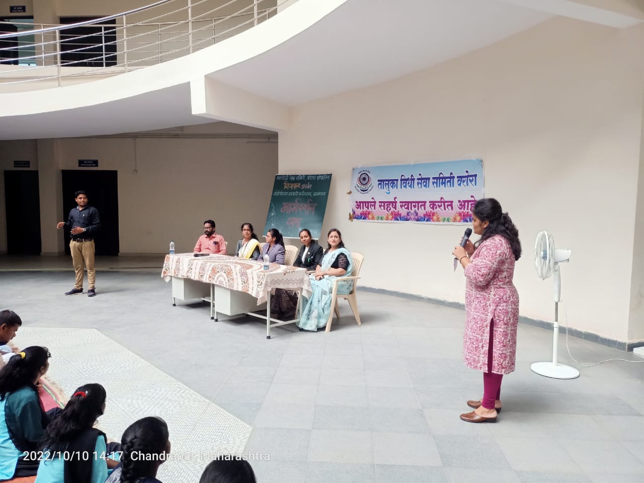 Read more about the article आनंदवनातील दिव्यांग विद्यार्थ्यांना कायदेविषयक मार्गदर्शन