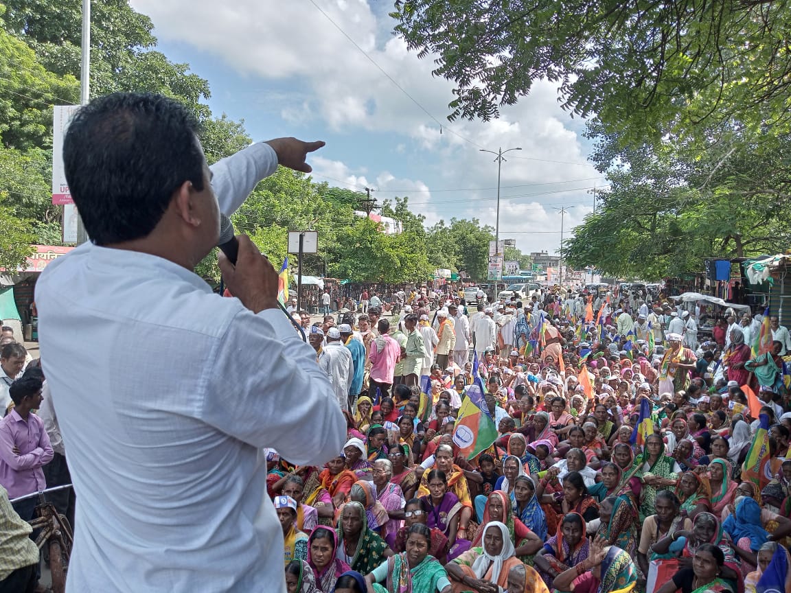 Read more about the article जनआक्रोश मोर्चाने वेधले वणीकरांचे लक्ष,श्रीगुरुदेव सेना व वंचित बहुजन आघाडीच्या मोर्चाला हजारोंची उपस्थिती