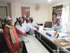 Read more about the article त्या जिल्हा परिषद शाळा बंद करू नका ,आप चे निवेदनाद्वारे मागणी