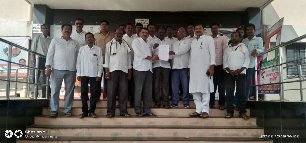 Read more about the article अतिवृष्टीची नुकसान भरपाई रक्कम शेतकऱ्यांच्या खात्यात जमा करा – सरपंच संघटनेची मागणी