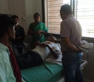 Read more about the article बिबट्याच्या हल्ल्यात शेतकरी गंभीर जखमी वनमजूरावरही बिबट्याने केला हल्ला