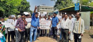 Read more about the article शिंदे सरकारचा निषेध करीत मारेगावात धरणे आंदोलन,शासनाविरोधी घोषणांनी लक्ष वेधले , छावा छात्र संघटनेचा पुढाकार