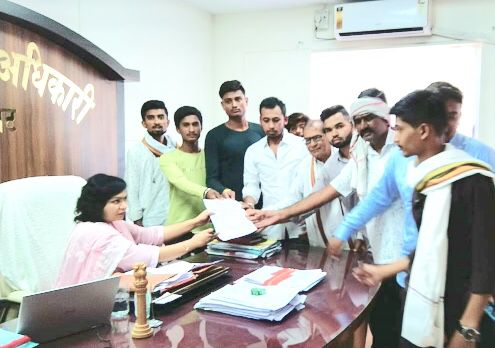 Read more about the article गुजरात तुपाशी,महाराष्ट्र उपाशी” गुजरातला गेलेल्या प्रकल्प परत आणा ,राष्ट्रवादी युवक काँग्रेसच्या वतीने केला निषेध