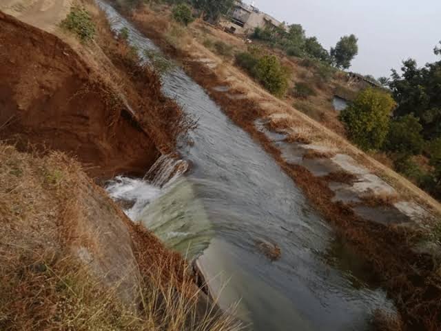 Read more about the article बेंबळा कॅनॉलचे पाणी सोडण्याची राळेगाव तालुक्यातील परिसरातील शेतकऱ्यांची मागणी