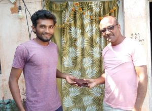 Read more about the article हरविलेले पॉकेट परत करत सूरज नैतामने जोपासली माणुसकी