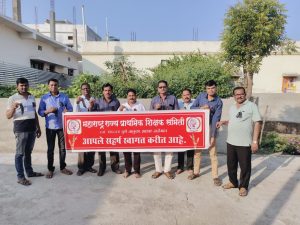 Read more about the article थकीत वेतनाच्या निषेधार्थ प्राथमिक शिक्षक समितीचे काळ्या फीती लावून आंदोलन