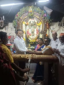 Read more about the article पंढरपूर येथील गोपाळपुरीतील गोपालकृष्ण मंदिरात दिलीप भोयर यांचा सत्कार