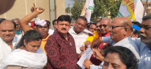 Read more about the article विदर्भवादयांचा थेट चंद्रपूर वणी आर्णी चे खासदार बाळू धानोरकर यांच्या विरोधात राजीनामा मागणे आंदोलन