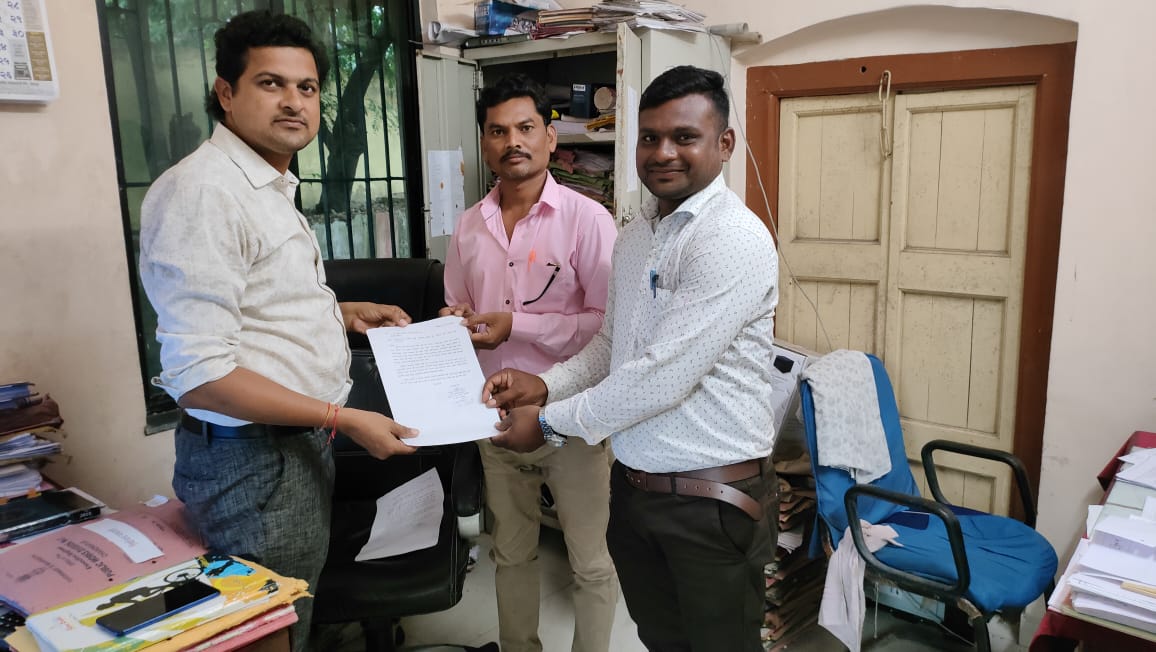 Read more about the article भटाळी गावातील पुलियाचे कामआणि भटाळी गावातील रस्त्याचे काम 7 दिवसात सुरू करा अन्यथा नदी पात्रात जल आंदोलन