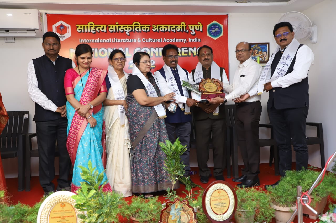 Read more about the article साहित्य सांस्कृतिक अकॅडमी, पुणे कडून उमेश निमकर यांना राष्ट्रीय पुरस्कार
