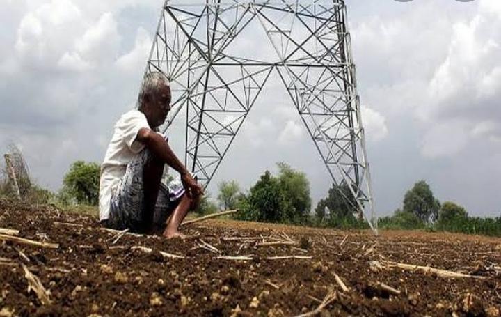 Read more about the article शेतातील विजेचे खांब व रोहित्रांचे भाडे द्या:- पियूष रेवतकर ,जिल्हाधिकाऱ्यांना पाठविले निवेदन