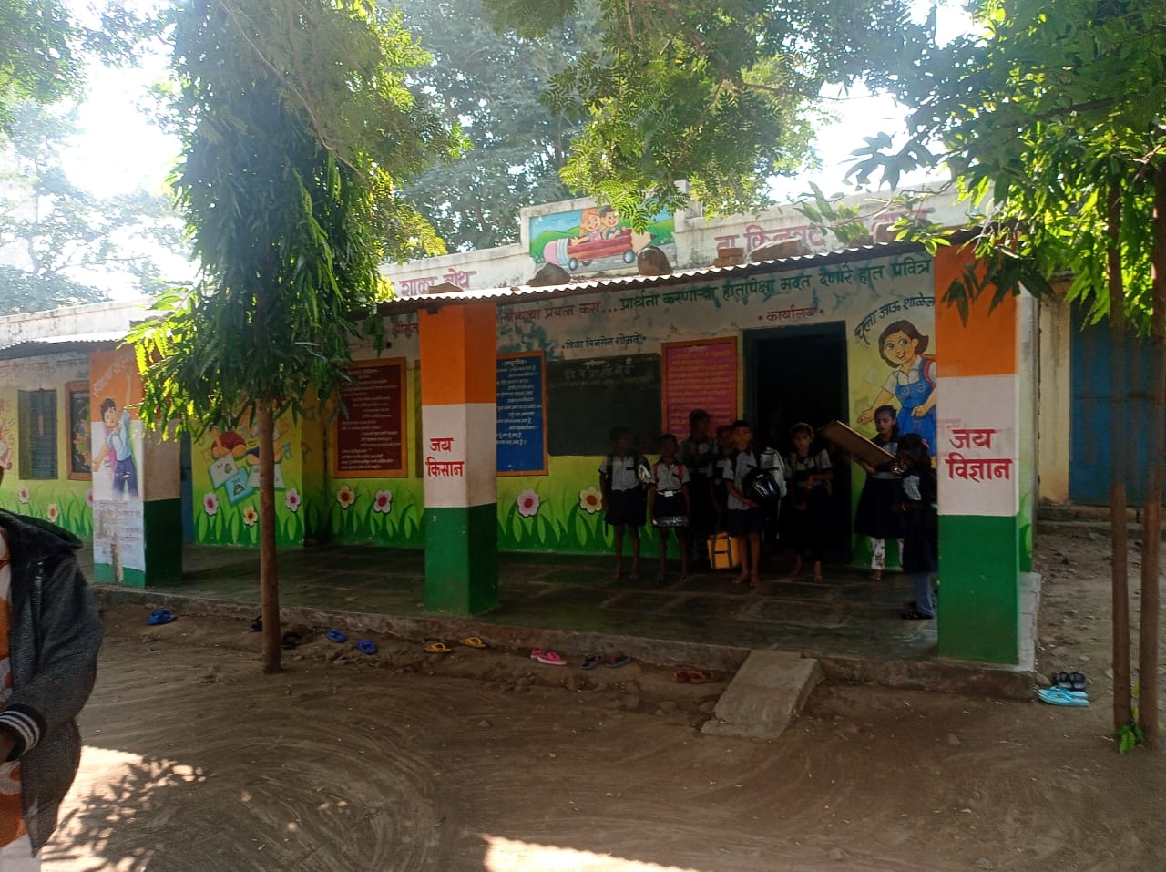 Read more about the article शिक्षक अभावी बोथ येथील शालेय विकास ढासाळला संतप्त नागरिकांनी  दिला शाळेला कुलूप लावण्याचइशारा