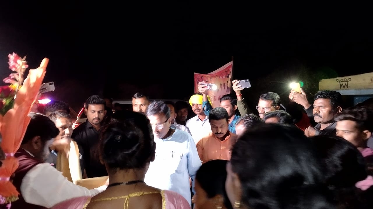 Read more about the article आदिवासी विद्यार्थ्यांचे शासकीय वसतिगृहाचे बांधकाम सुरु करण्यात यावे:गोंडवाना गणतंत्र पार्टीचे युवानेते संकेत कुळमेथे यांची पालकमंत्री सुधीर मुनगंटीवार यांना निवेदणाद्वारे मागणी