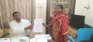 Read more about the article उमेदच्या क्षमता बांधणी अधिकाऱ्यांनी केली महिलेची फसवणूक संबंधितांकडे लेखी तक्रार दाखल