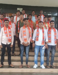 Read more about the article ( हर्रास रेती घाटाचे गौडबंगाल ) एकाच रॉयल्टीवर वारंवार होणारी ओव्हरलोड रेती वाहतूक थांबवा (जप्त रेती घरकुल लाभार्थ्याना वाटप करा, मनसेची मागणी)