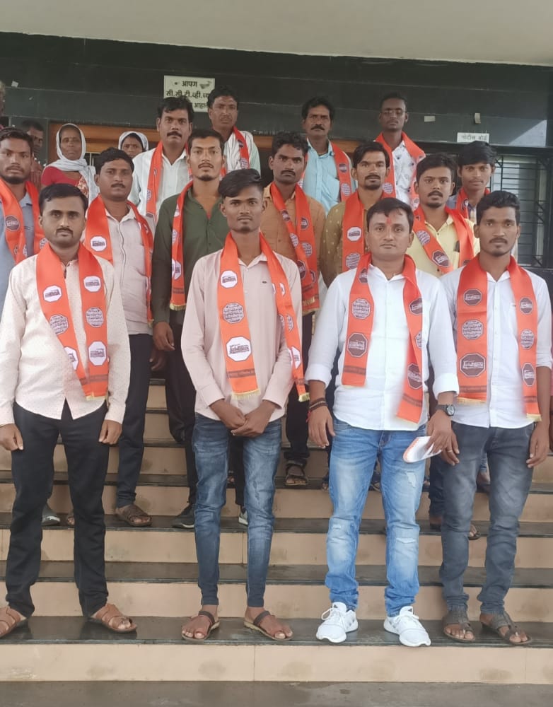 Read more about the article ( हर्रास रेती घाटाचे गौडबंगाल ) एकाच रॉयल्टीवर वारंवार होणारी ओव्हरलोड रेती वाहतूक थांबवा (जप्त रेती घरकुल लाभार्थ्याना वाटप करा, मनसेची मागणी)