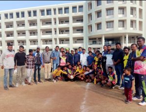 Read more about the article यवतमाळ जिल्हास्तरीय हॅन्डबॉल मैदानी स्पर्धेत न्यू इंग्लिश हायस्कूल ची गगनभरारी ,विजेता संघ 14 वर्ष वयोगटातील मुलांच्या हॅन्डबॉल विभागीय स्पर्धेस पात्र