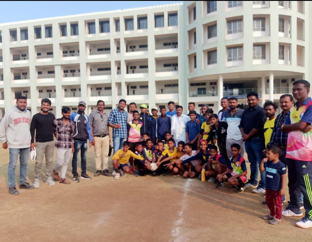 Read more about the article यवतमाळ जिल्हास्तरीय हॅन्डबॉल मैदानी स्पर्धेत न्यू इंग्लिश हायस्कूल ची गगनभरारी ,विजेता संघ 14 वर्ष वयोगटातील मुलांच्या हॅन्डबॉल विभागीय स्पर्धेस पात्र