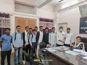 Read more about the article भालेवाडी गावातील प्रवाश्यांना गारपीट बस मध्ये प्रवेश द्या; विद्यार्थ्यांची मागणी