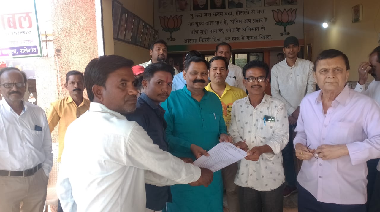 Read more about the article राळेगाव तालुक्यातील रोजगार सेवकांचे प्रश्न हिवाळी अधिवेशनात मांडण्यासाठी आमदार डॉ.उईके साहेबांकडे साकडं