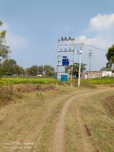 Read more about the article विद्युत  वितरण कंपनीचा भोंगळ कारभार पैनगंगेच्या पाण्याचा सांडवा वाहतो तिथेच बसविले रोहित्र