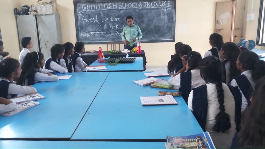 Read more about the article जी बी एम एम हायस्कूल व कनिष्ठ महाविद्यालय हिंगणघाट येथे कृषि व इलेक्ट्रॉनिक्स या विषयावर अतिथी व्याख्यान