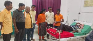 Read more about the article बिबट्याच्या हल्यात गंभीर जखमी झालेल्या शेतकरर्याला वनमंत्री सुधीरभाऊ मूनगंटीवार यांच्याकडून तात्काळ आर्थिक मदत