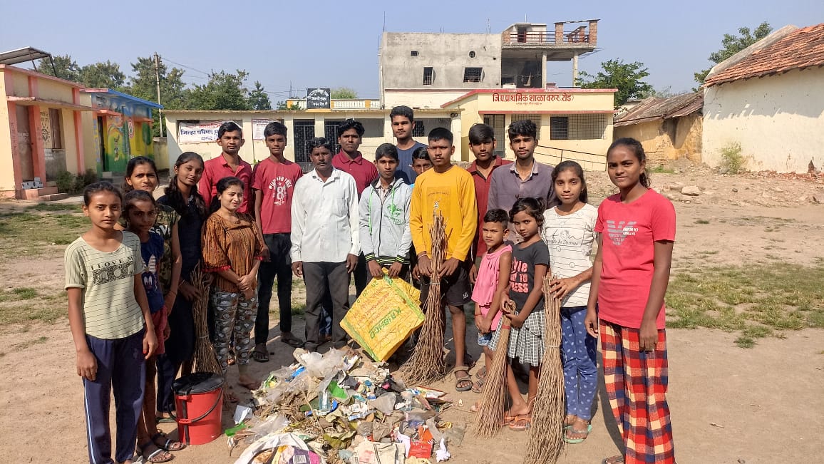 Read more about the article चिमुकले देत आहेत गावकऱ्यांना आदर्शांचे धडे,वृक्षांना राखी बांधणे, स्वच्छता जागृती, वृक्षारोपण, एड्स जनजागृतीचे उपक्रम