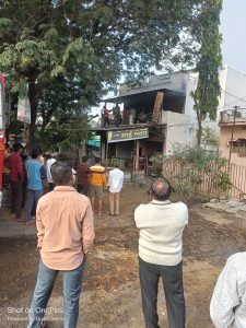 Read more about the article शॉर्ट सर्किट मुळे  लागली आग  ,अग्निशमन दल घटनास्थळी दाखल