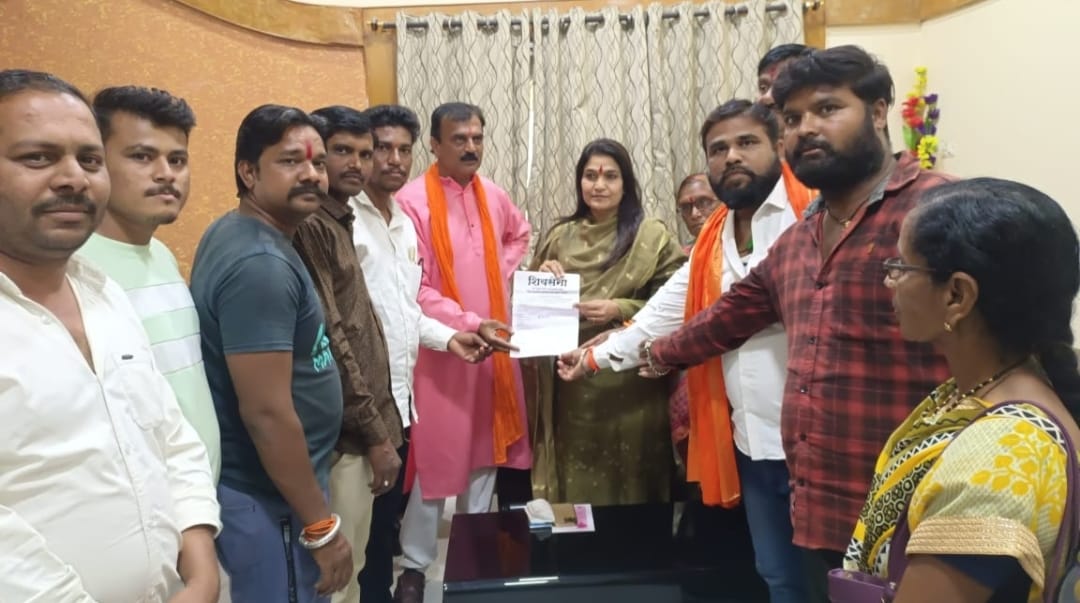 Read more about the article राळेगाव नगर पंचायतला कायमस्वरूपी निवासी मुख्याधिकारी द्या शिवसेनेने खासदार भावनाताई यांच्याकडे केली निवेदनातून मागणी