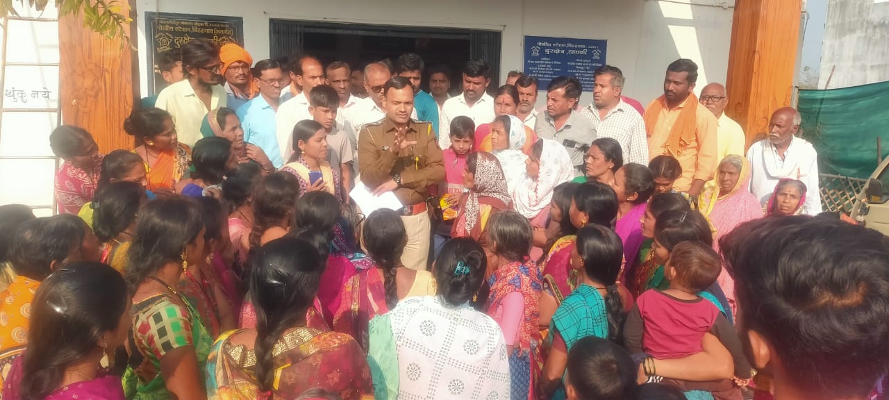 Read more about the article समाजाच्या भावना दुखवणाऱ्याला तात्काळ अटक करण्याची निवेदणाद्वारे मागणी