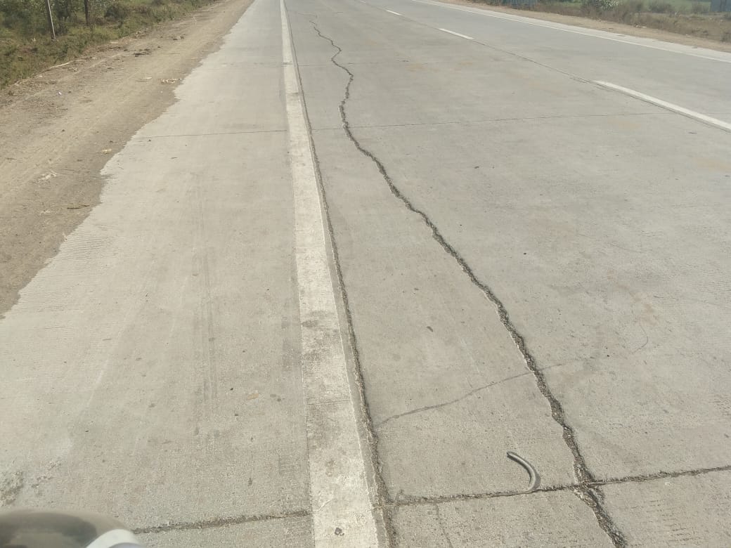 Read more about the article महामार्गाला पडल्या भेगा, कामाच्या गुणवत्तेबाबत प्रश्नचिन्ह?