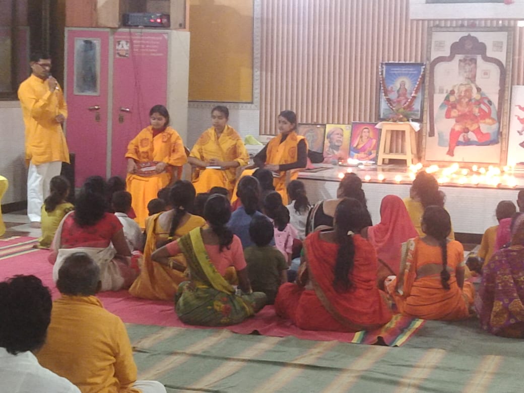 Read more about the article देव संस्कृती विश्वविद्यालय हरिद्वार येथील परीवीक्षाधीन विद्यार्थिनींनी केले योग व गायत्री मंत्राबद्दलचे मार्गदर्शन